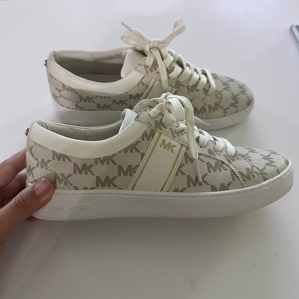 Michael Kors Stripe Lace-Up Size 6.5 - Picture 6 of 12